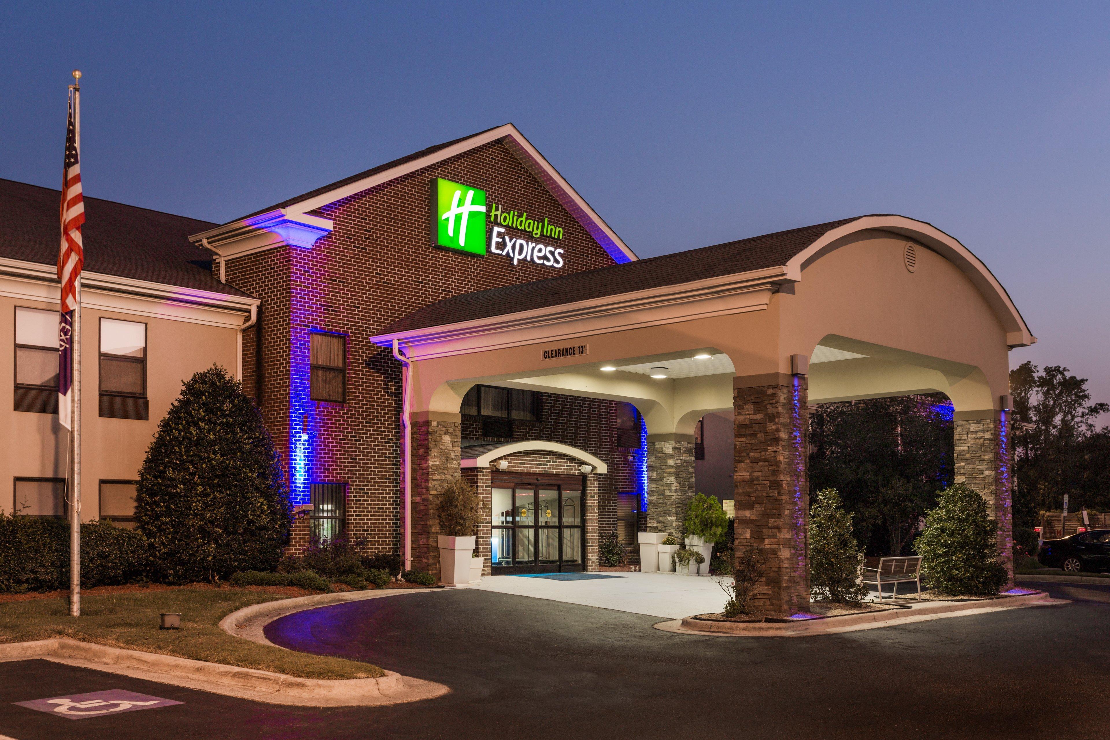 Holiday Inn Express - Plymouth By Ihg Exterior photo