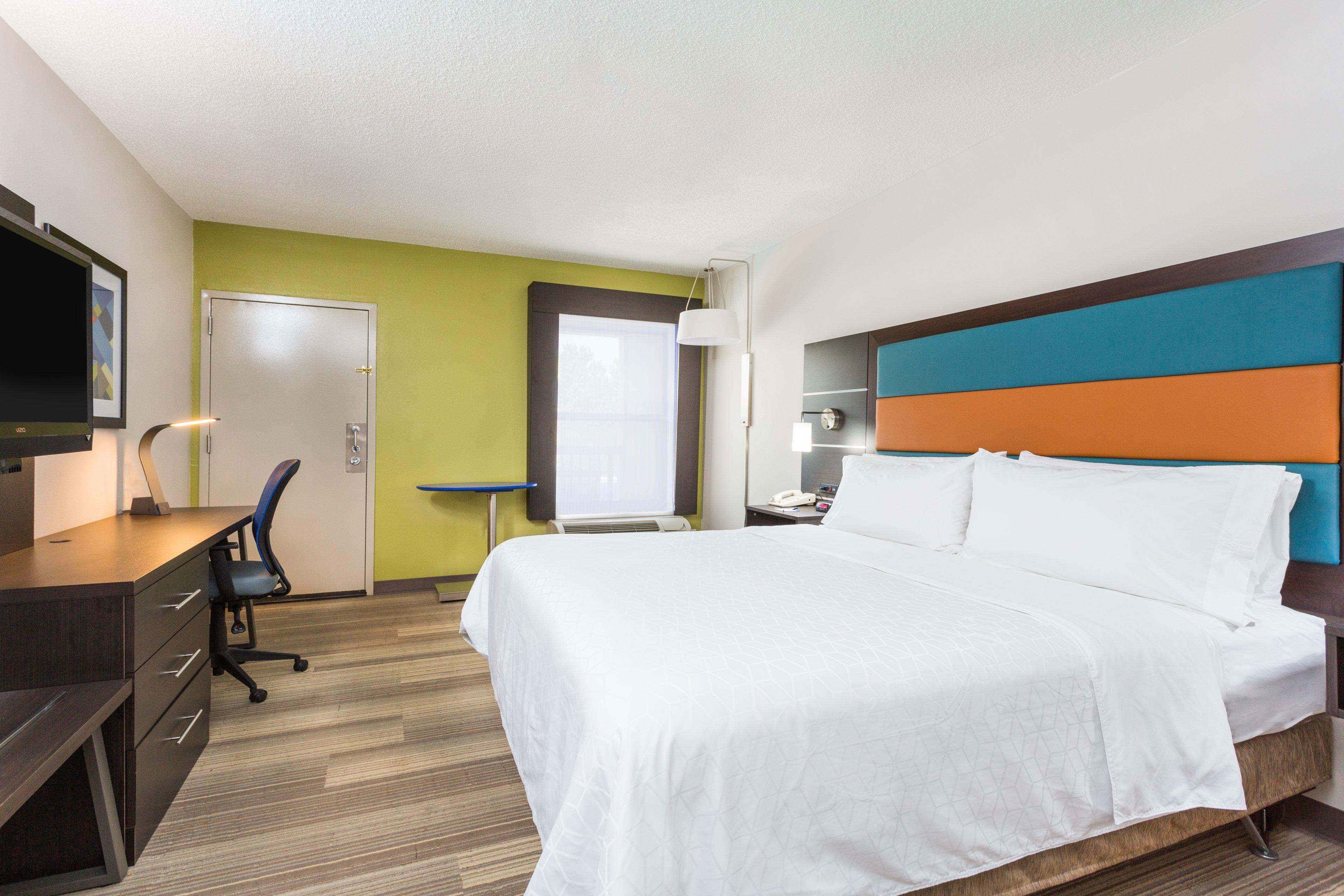 Holiday Inn Express - Plymouth By Ihg Exterior photo