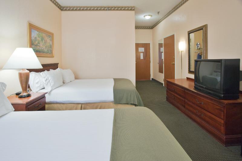 Holiday Inn Express - Plymouth By Ihg Exterior photo